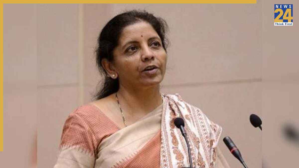 वित्त मंत्री निर्मला सीतारमण के विमान की इमरजेंसी लैंडिंग, भूटान जाते समय खराब हुआ मौसम