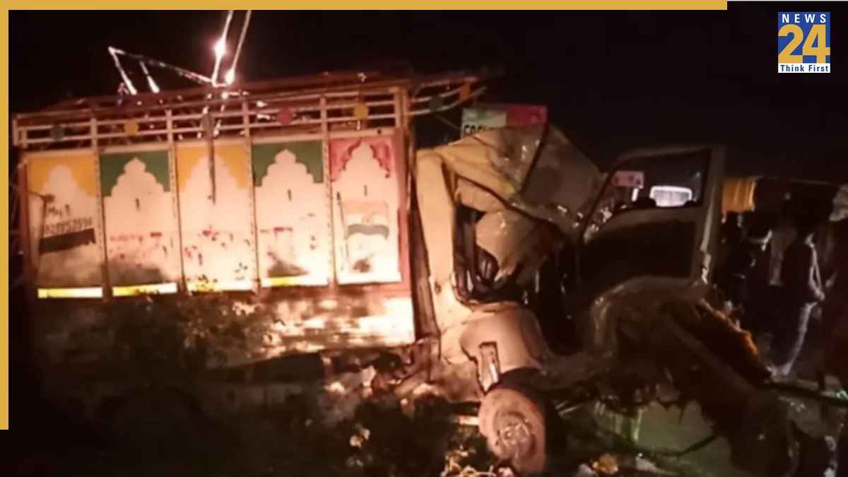Gajraula News, Gajraula Police, Gajraula National Highway, UP Road Accident, UP News, गजरौला न्यूज, गजरौला पुलिस, गजरौला नेशनल हाइवे, यूपी सड़क हादसा, यूपी न्यूज