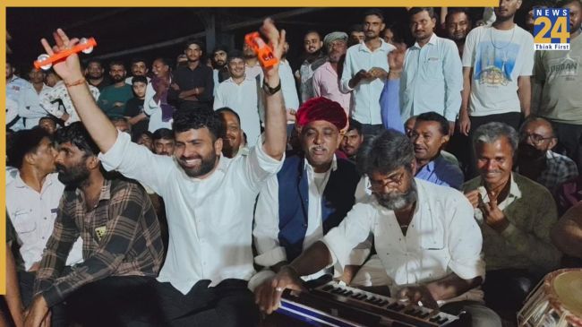 AAP leader, Aam Aadmi Party, Arvind Kejriwal, Gujarat, AAP leader Rajubhai Karpada, Gujarat, आप नेता, आम आदमी पार्टी, अरविन्द केजरीवाल, गुजरात, आप नेता राजूभाई करपड़ा, गुजरात