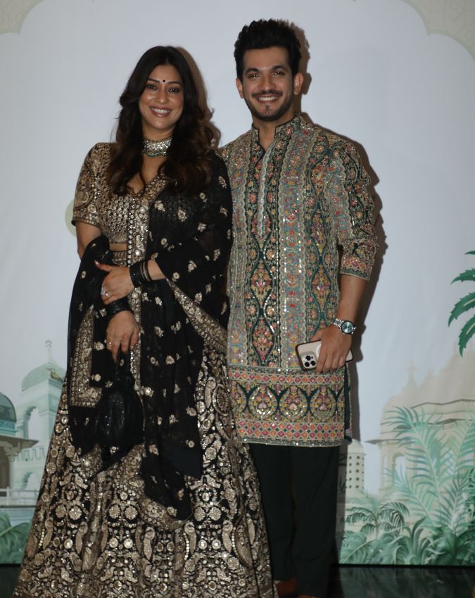 Ravi Dubey-Sargun Mehta Diwali Bash-1-2-3-4-5-6-7