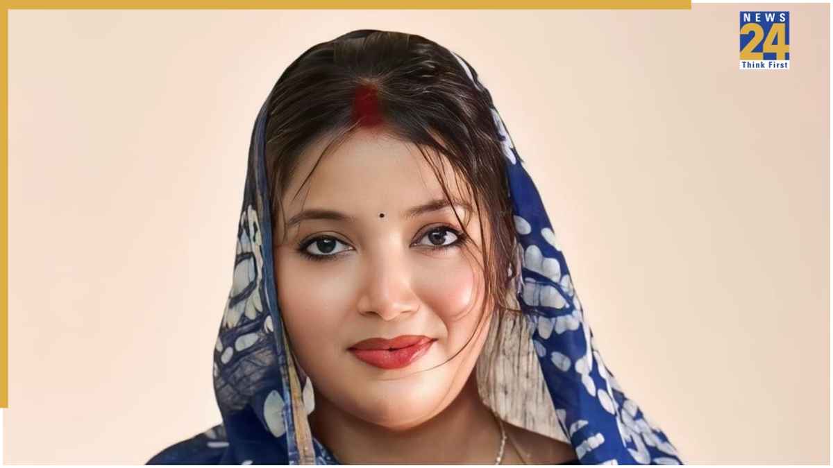 Jyoti Singh ने दी धनतेरस की बधाई, ट्रोल हुईं Pawan Singh की वाइफ