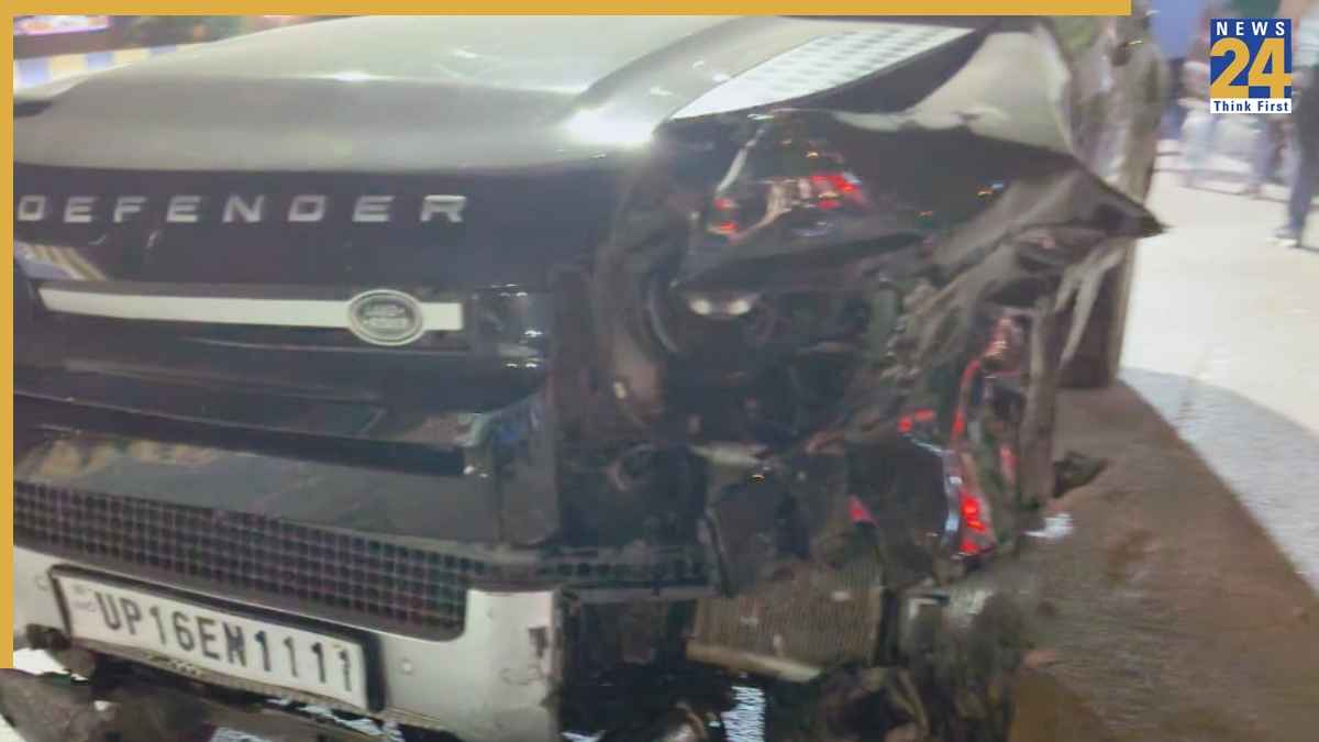 Noida News: नोएडा में डिफेंडर ने 5 गाड़ियों को उड़ाया, तेज रफ्तार का दिखा कहर