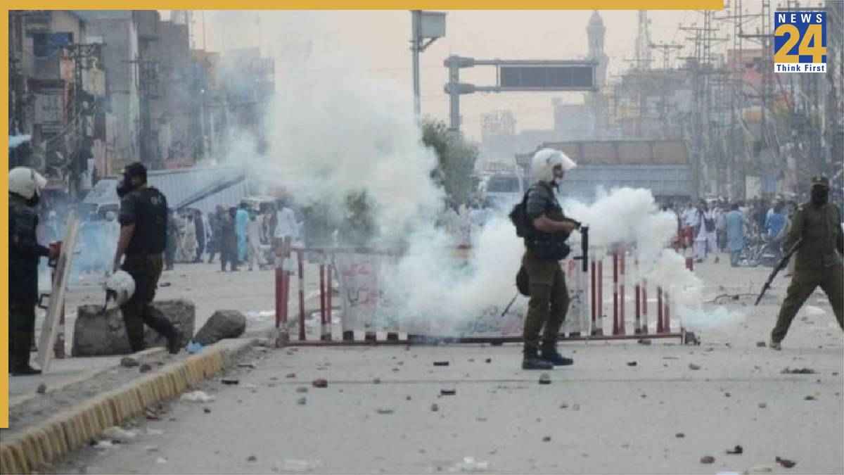 लाहौर-इस्लामाबाद में हिंसक झड़प, गोलीबारी के साथ लाठीचार्ज, 40 की मौत और कई पुलिसकर्मी घायल