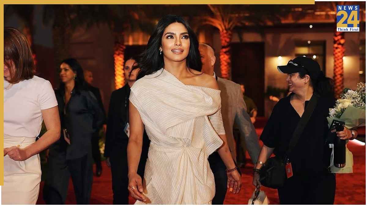 Priyanka Chopra ने Bvlgari इवेंट में लूटी लाइमलाइट, Nita-Isha Ambani संग दिए पोज