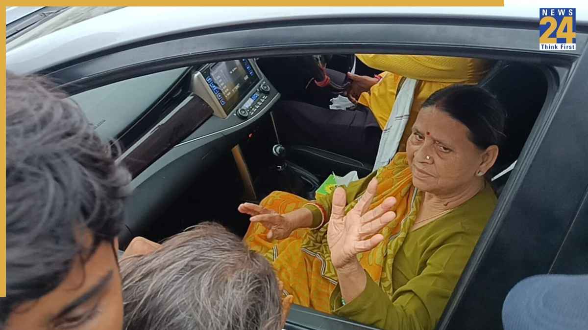 'तेजस्वी यादव यहां नहीं आते, राघोपुर को सौतेला मानते हैं', मां राबड़ी देवी से जनता ने की शिकायत