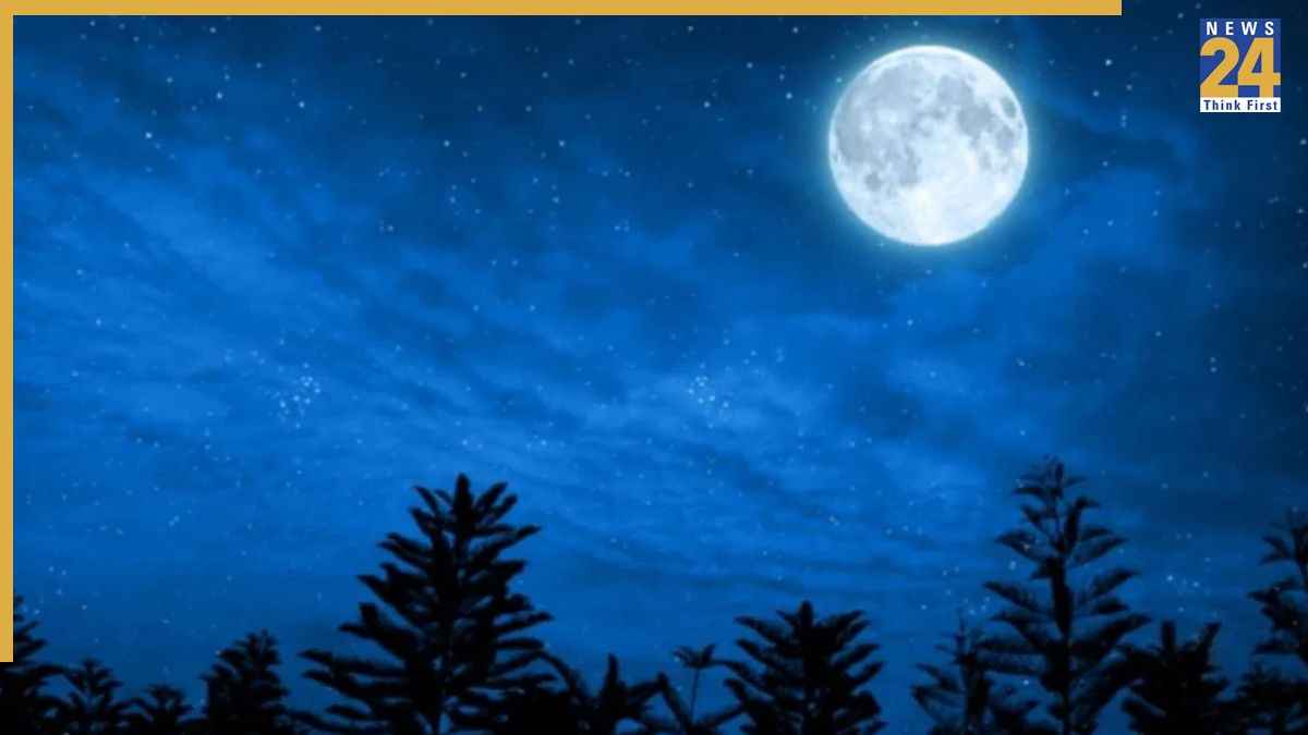Sharad Purnima 2025: शरद पूर्णिमा के दिन जरूर करें इस व्रत कथा का पाठ, वरना अधूरा रह जाएगा आपका पूजा-पाठ