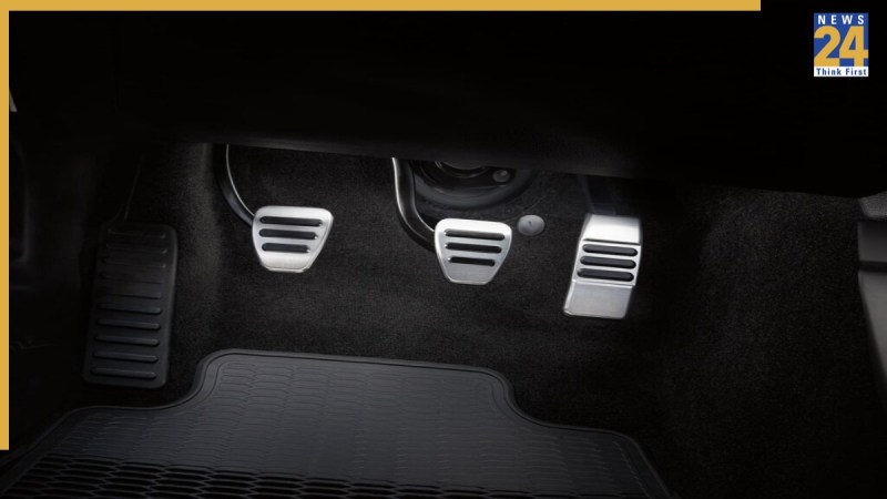 Clutch or brake क्लच पहले दबाएं या ब्रेक?