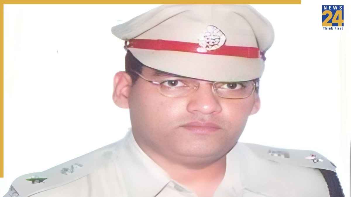 senior ips officer suicide