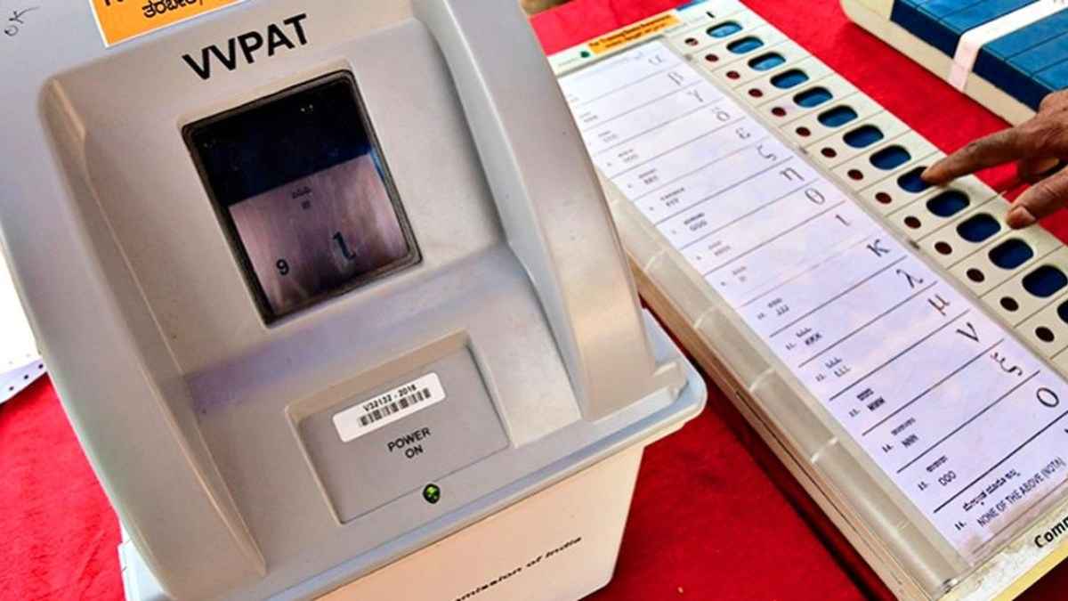 Bihar Election 2025: कौन-कौन सी कंपनी बनाती है EVM? जानें स्ट्रॉन्ग रूम में जाने से पहले कैसे की जाती है सुरक्षा