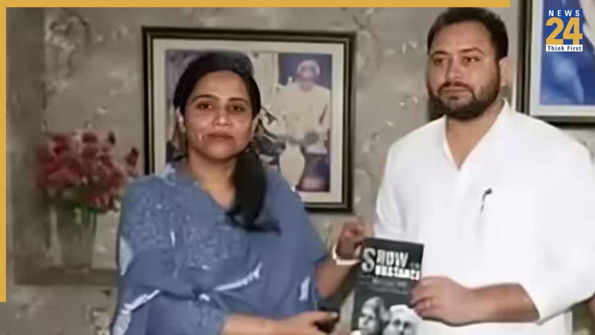 tejashwi yadav with karishma rai