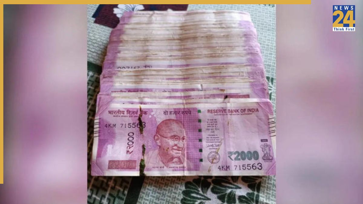 Purane Note दिवाली की सफाई में सेट-टॉप बॉक्स में से निकले 2,000 रुपये के 100 ...