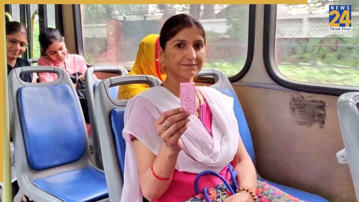 women commuters in DTC bus