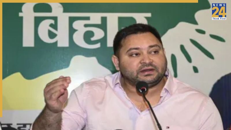 तेजस्वी यादव Bihar elections, Bihar latest news, Bihar, Bihar Grand Alliance, manifesto, Grand Alliance manifesto, Bihar NDA, Tejashwi Yadav, बिहार चुनाव, बिहार ताजा खबर, बिहार, बिहार महागठबंधन, घोषणा पत्र, महागठबंधन घोषणा पत्र, बिहार एनडीए, तेजस्वी यादव