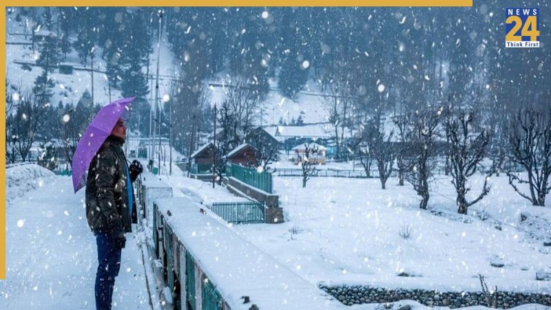 Uttarakhand, Kashmir, Himachal Pradesh, Chamoli, Gulmarg, snowfall, first snowfall in the mountains, winter, cold, उत्तराखंड, कश्मीर, हिमाचल प्रदेश, चमौली, गुलमर्ग, बर्फबारी, पहाड़ों में पहली बर्फबारी, सर्दी, ठंड