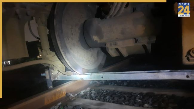 Surat News, Surat, Surat Latest News, Dindoli Railway Track, Train Derailment, Indian Railways, Railway Police, सूरत न्यूज, सूरत, सूरत ताजा खबर, डिंडोली रेलवे ट्रेक, ट्रेन पलटाने, भारतीय रेलवे, रेलवे पुलिस