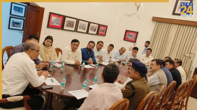 Presidents Park, President Draupadi Murmu, President's Secretariat, Horse Riding Arena, Dehradun, Review Meeting, राष्ट्रपति उद्यान, राष्ट्रपति द्रोपदी मुर्मू, राष्ट्रपति सचिवालय, हॉर्स राइडिंग एरीना, देहरादून, समीक्षा बैठक