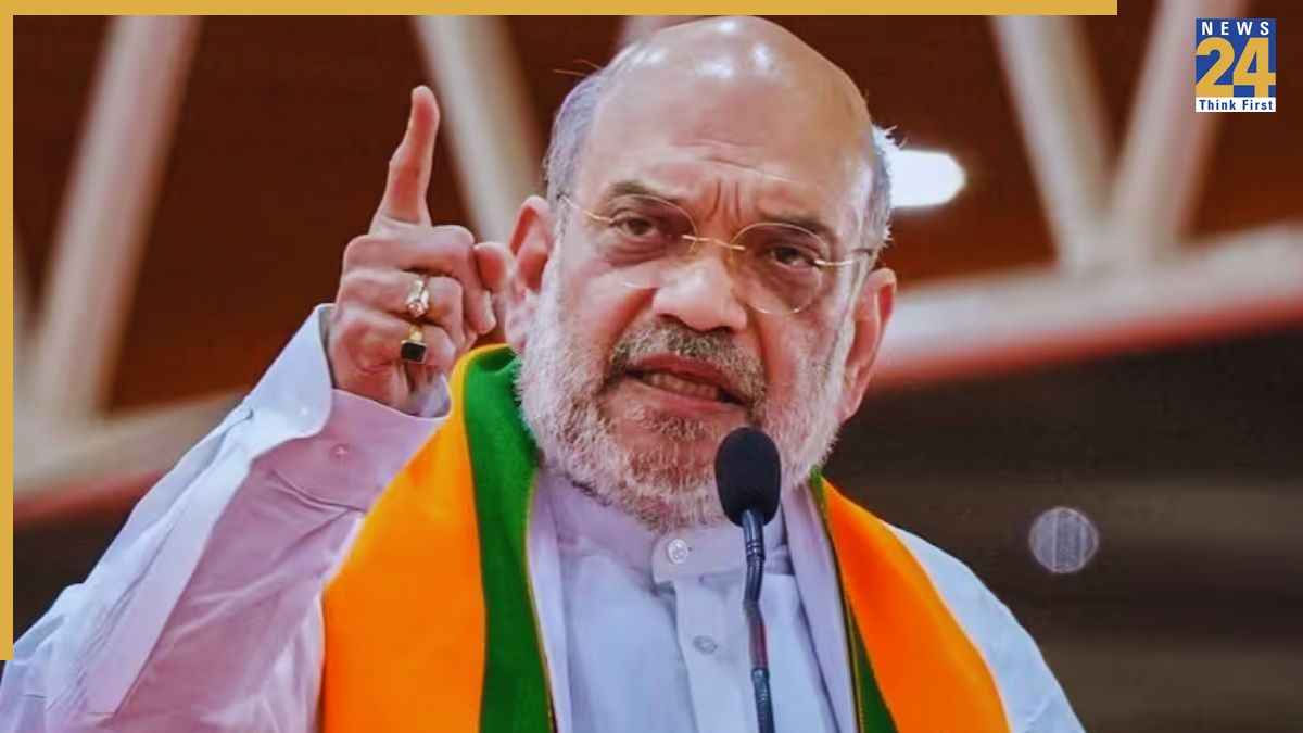 Delhi blast, Delhi news, Delhi latest news, NIA, ATS, Union Home Minister Amit Shah, terrorist, Delhi blast, Brezza car, Al-Falah University, दिल्ली ब्लास्ट, दिल्ली न्यूज, दिल्ली ताजा खबर, एनआईए, एटीएस, आतंकवादी, दिल्ली धमाका, ब्रेजा कार, अल-फलाह यूनिवर्सिटी, केन्द्रीय गृह मंत्री अमित शाह