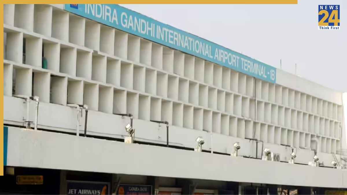 दिल्ली एयरपोर्ट पर पकड़ा 1.2 किलो सोना, सिंगापुर से मशीन के कलपूर्जो में छिपाकर की जा रही थी तस्करी