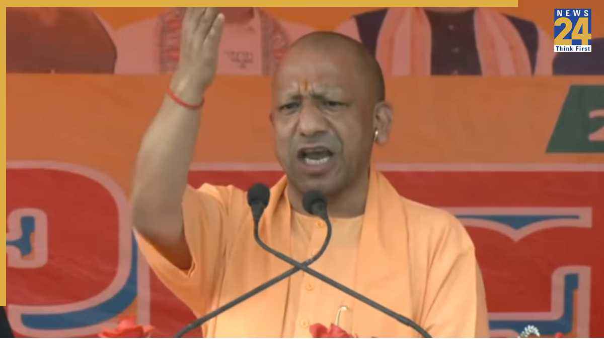 बिहार के दरभंगा में बोलते सीएम योगी