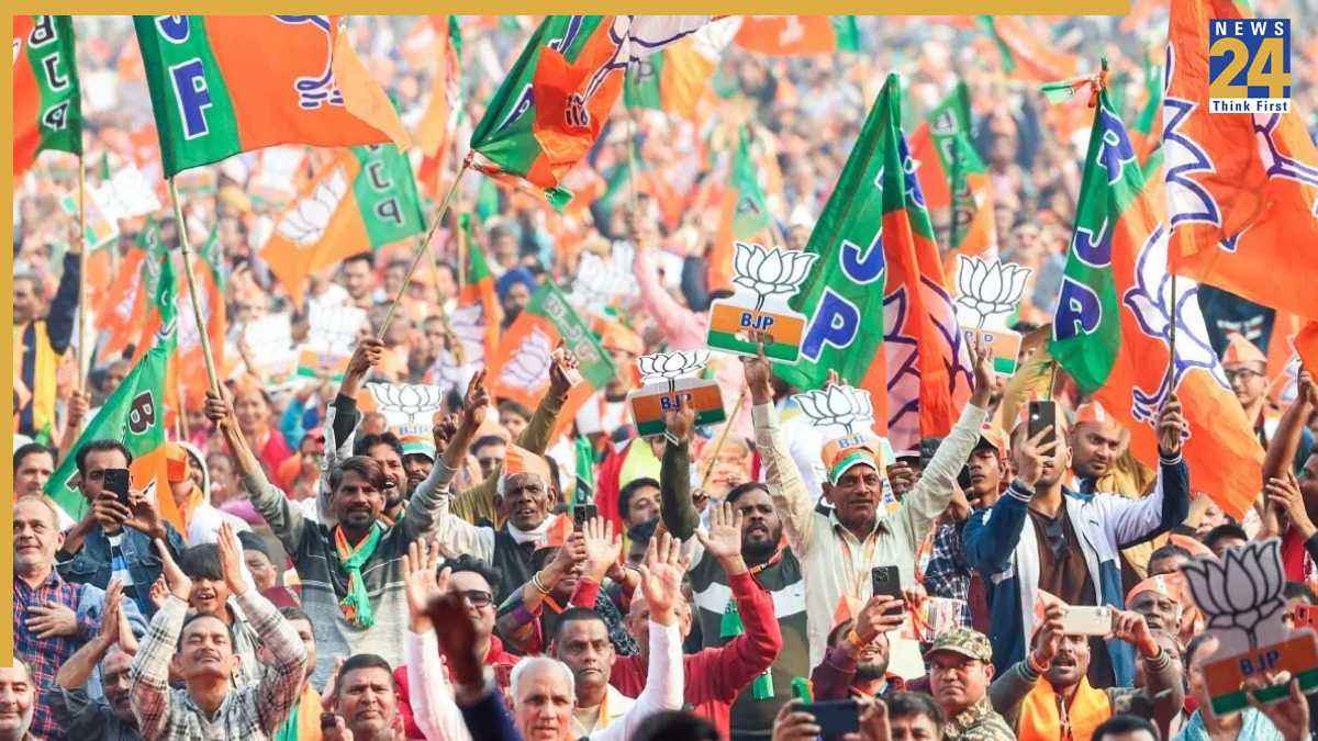 महाराष्ट्र में बीजेपी ने किया फेरबदल