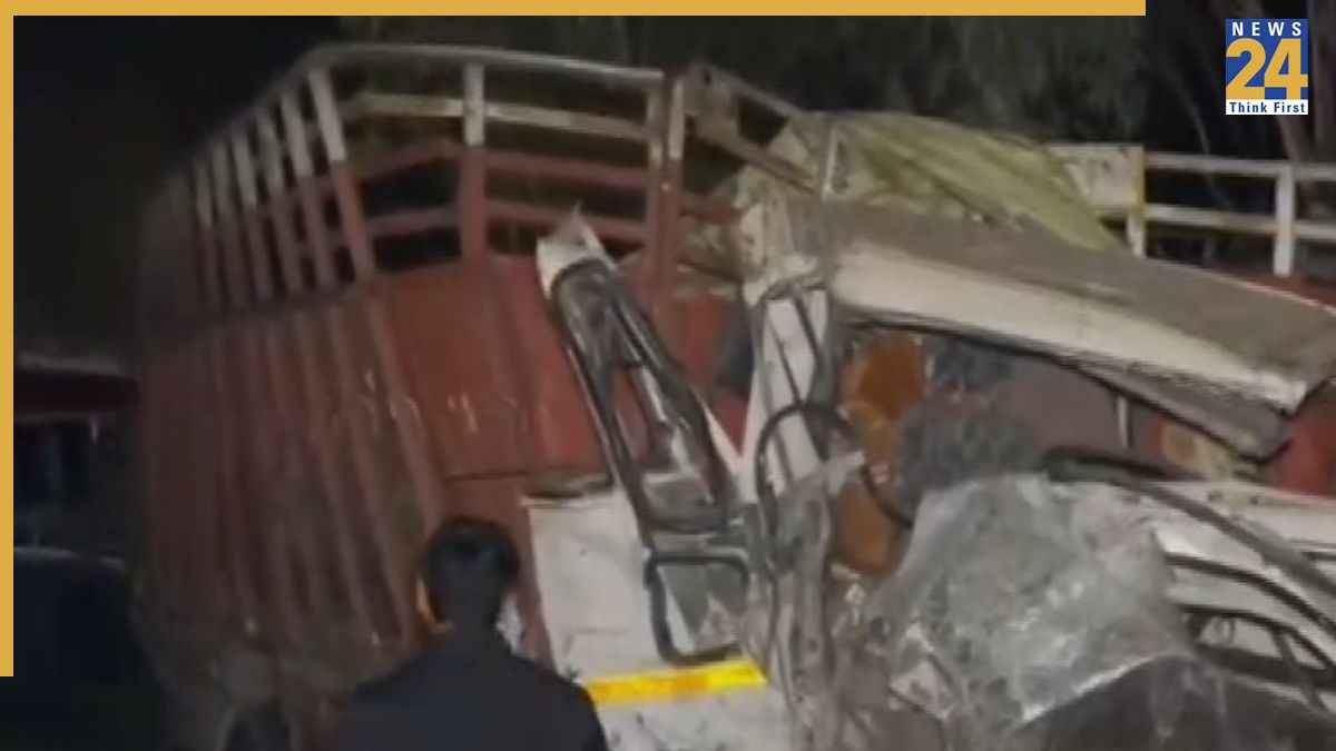पंजाब में भीषण सड़क हादसा, ट्रक और रोडवेज की आमने-सामने की भिडंत में 2 लोगों की मौत, 15 घायल