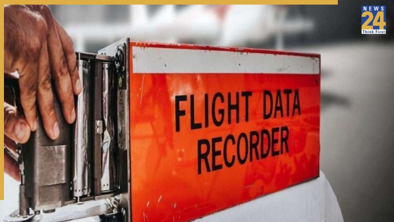 Dubai air show, flight display, Indian HAL Tejas aircraft, plane crash, black box, दुबई में एयर शो, फ्लाइट डिस्प्ले, भारतीय HAL का तेजस विमान, विमान क्रैश, ब्लैक बॉक्स