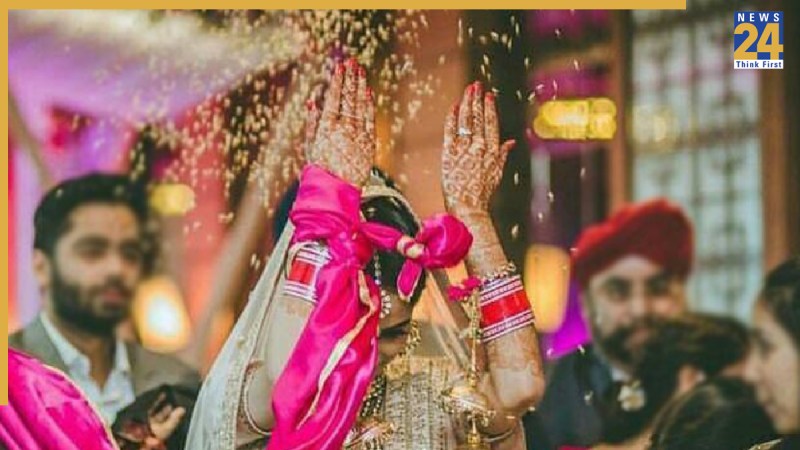 Bride-Rice-Throwing-Custom