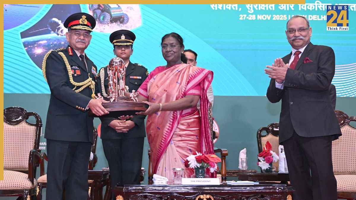 चाणक्य डिफेन्स डायलॉग-2025: राष्ट्रपति द्रौपदी मुर्मू बोलीं- 'राष्ट्रीय विकास में भी अहम योगदान दे रही हमारी सेनाएं'