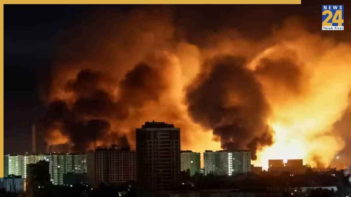 रूस में भयंकर एयर स्ट्राइक, यूक्रेन के ड्रोन अटैक से ब्लैक सी में तुआप्से बंदरगाह पर लगी भीषण आग
