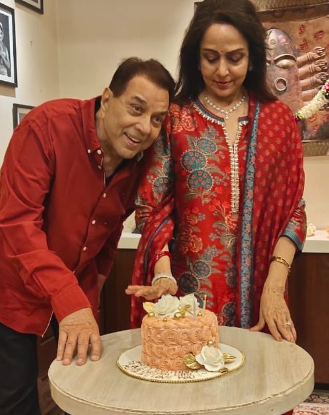 Hema Malini, Hema Malini Shares Special Moment Photos With Dharmendra Hema Malini, Hema Malini Shares Special Moment Photos With Dharmendra-1-2-3-4-5-6-7-8-9-10