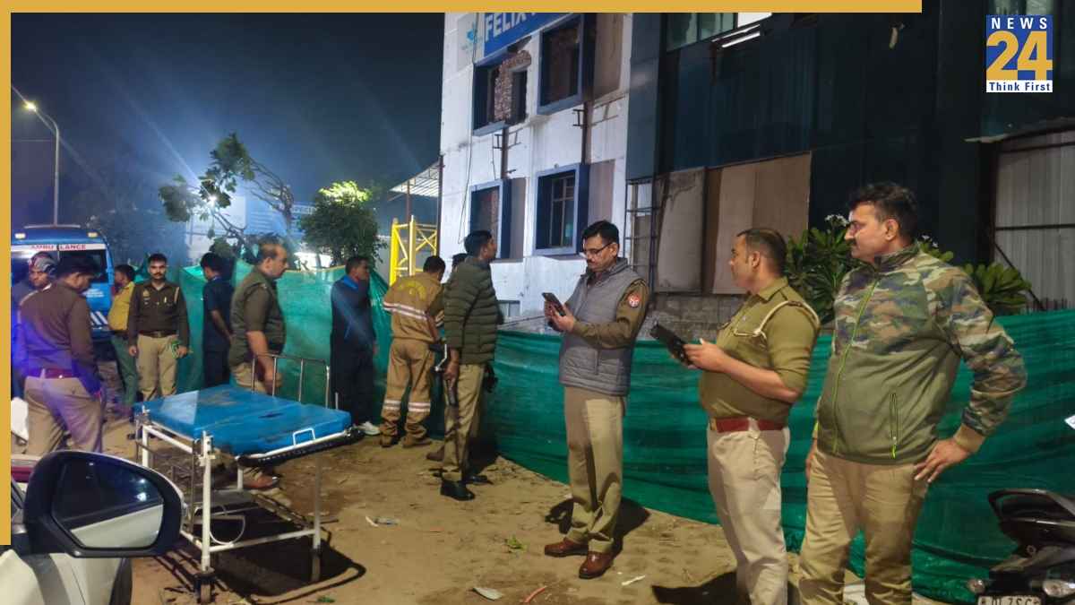 ग्रेटर नोएडा के अस्पताल में निर्माणाधीन दीवार ढही, सात मजदूर दबे