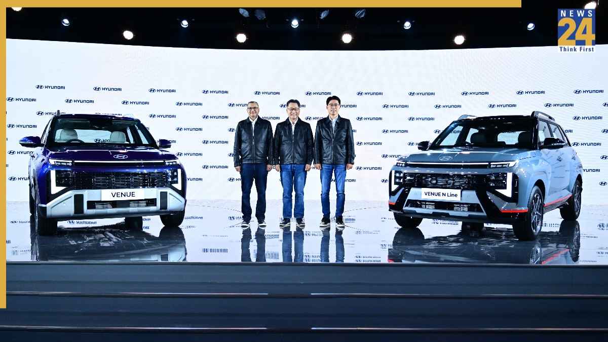 नई Hyundai Venue भारत में लॉन्च: इस कीमत पर लग्जरी इंटीरियर और 3 इंजन ऑप्शन के साथ आई नई SUV, देखें डिटेल्स