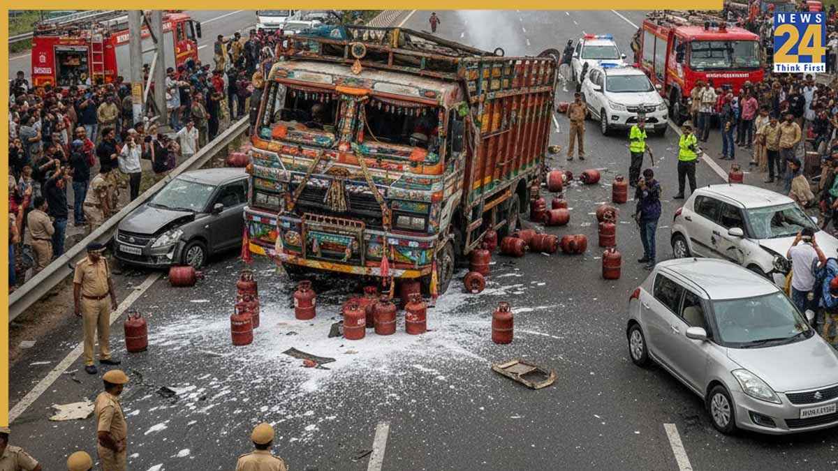 तमिलनाडु के अरियालूर में गैस सिलेंडर से भरा ट्रक पलटा, कई धमाकों से दहला इलाका