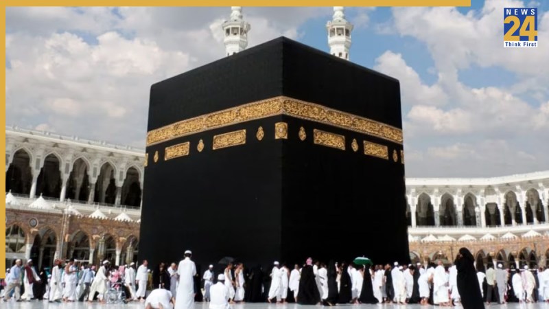 рдХреНрдпрд╛ рд╣реЛрддрд╛ рд╣реИ рдЙрдорд░рд╛рд╣? рдЬрд┐рд╕рдХреЗ рд▓рд┐рдП рд╕рдКрджреА рдЕрд░рдм рдЬрд╛рддреЗ рд╣реИрдВ рд▓реЛрдЧ, рдЬрд╛рдирд┐рдП рдпреЗ рд╣рдЬ рд╕реЗ рдХрд┐рддрдирд╛ рдЕрд▓рдЧ рд╣реИ What is Umrah