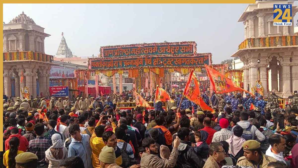 अयोध्या में आराध्य व शिखर दर्शन के लिए उमड़ा भक्तों का सैलाब, सुबह से लगी लंबी कतारें