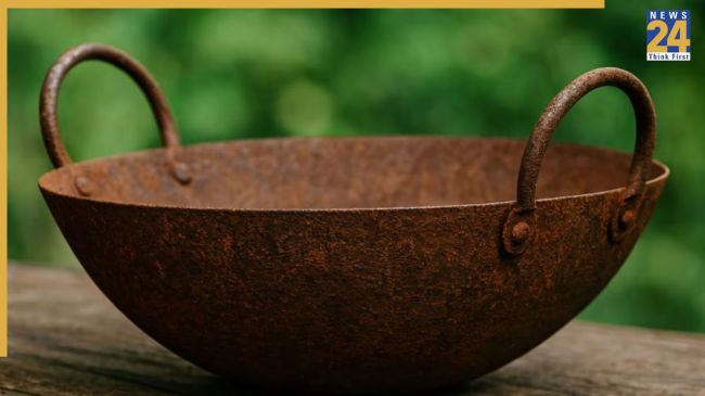 Kali Kadhai Saaf Karne Ka Tarika