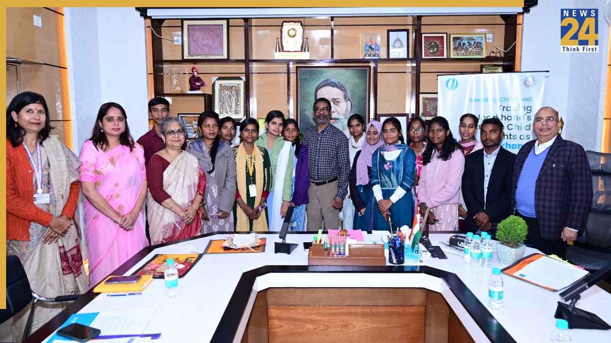 Chief Minister hemant Soren met former UNICEF child