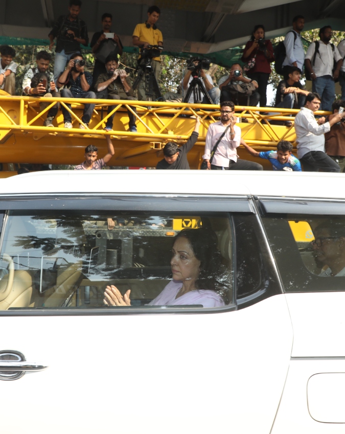 Dharmendra last rites-1-2-3-4-5-6