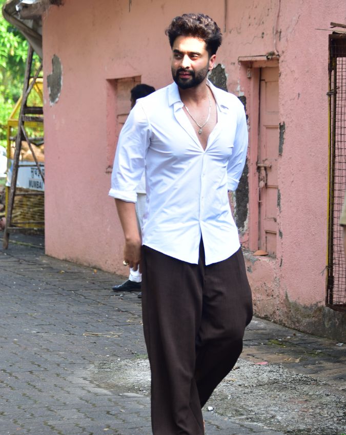 zarine khan (2) Zarine Khan Last Rites Photos-1-2-3-4-5-6-7-8-9-10