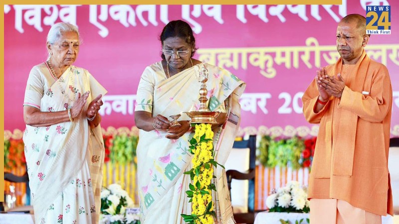 president murmu and yogi adityanath president murmu and yogi adityanath