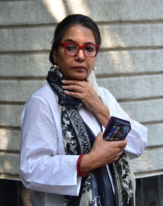 zarine khan (2) Zarine Khan Last Rites Photos-1-2-3-4-5-6-7-8-9