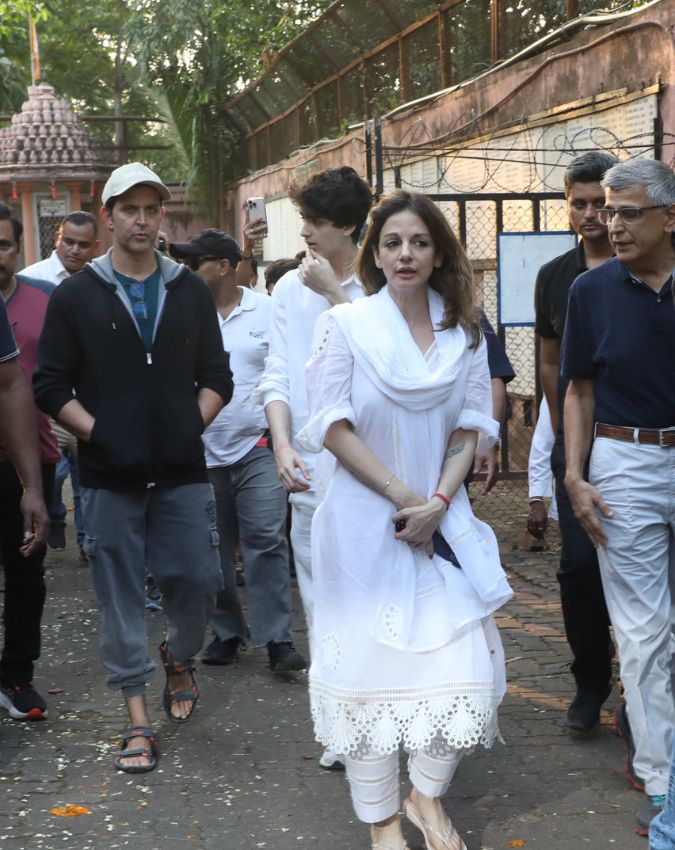 zarine khan (2) Zarine Khan Last Rites Photos-1-2-3-4-5-6-7