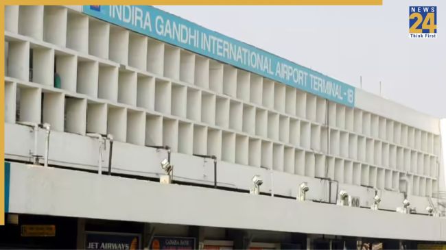 Delhi Airport, IGI Airport, Singapore, gold smuggling, Delhi Customs Department, Customs Department, smuggler arrested, दिल्ली एयरपोर्ट, आईजीआई एयरपोर्ट, सिंगापुर, सोना तस्करी, दिल्ली कस्टम विभाग, कस्टम विभाग, तस्कर गिरफ्तार