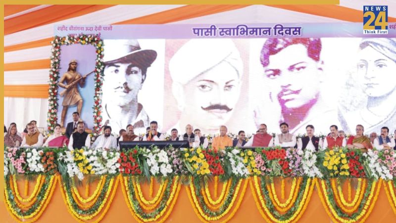 कार्यक्रम में शामिल सीएम Lucknow News, UP Government, UP BJP, Samajwadi Party, Akhilesh Yadav, PDA, freedom fighter heroine Uda Devi Pasi, लखनऊ न्यूज, यूपी सरकार, यूपी बीजेपी, समाज वादी पार्टी, अखिलेश यादव, पीडीए, स्वतंत्रता संग्राम वीरांगना ऊदा देवी पासी