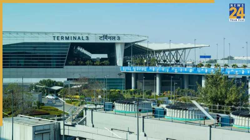 दिल्ली एयरपोर्ट पर फ्लाइट बंद