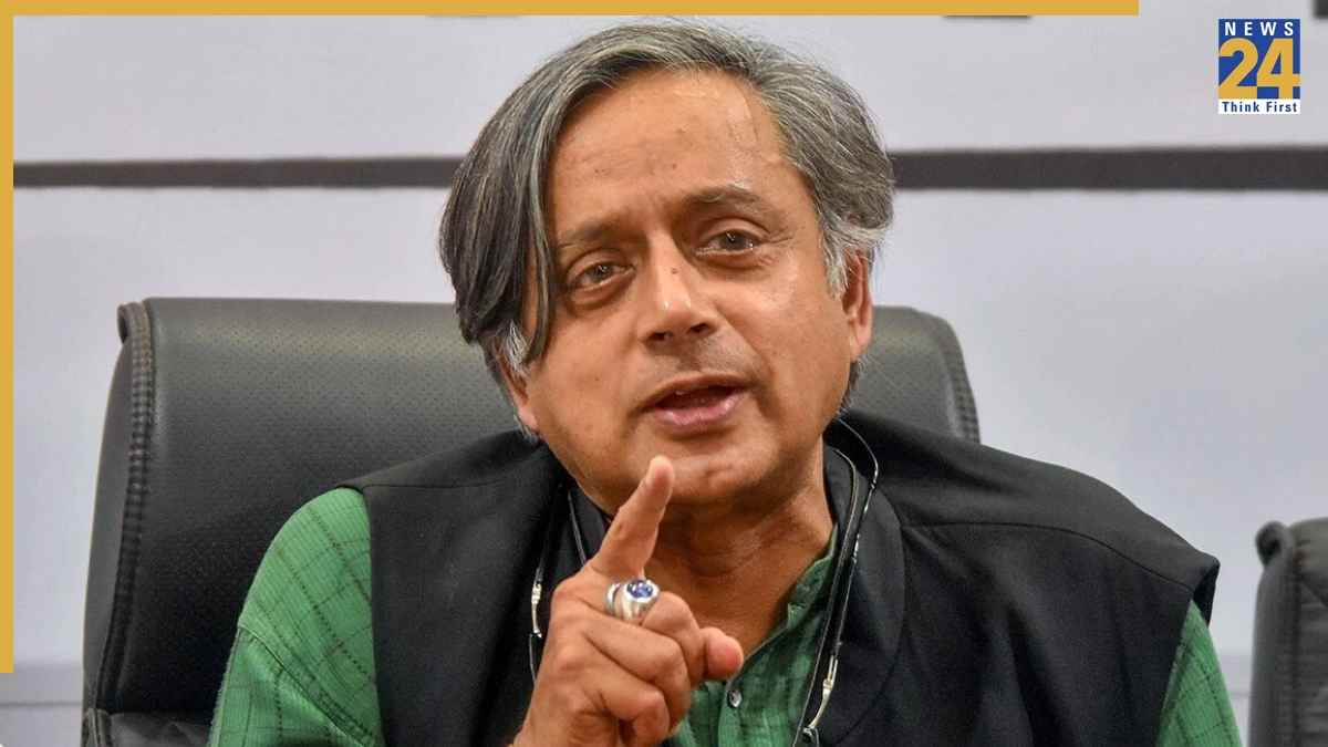 कांग्रेस नेता शशि थरूर ने ठुकराया 'वीर सावरकर अवॉर्ड', आज दिल्ली में रक्षा मंत्री की मौजूदगी में मिलना था सम्मान
