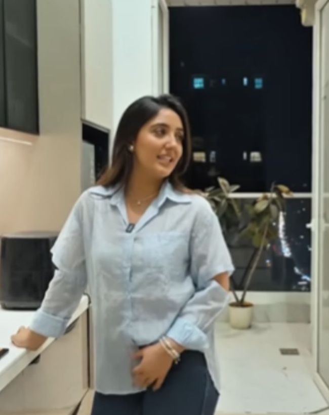 Ashnoor Kaur House Tour Inside Photos-1-2-3-4-5-6-7-8