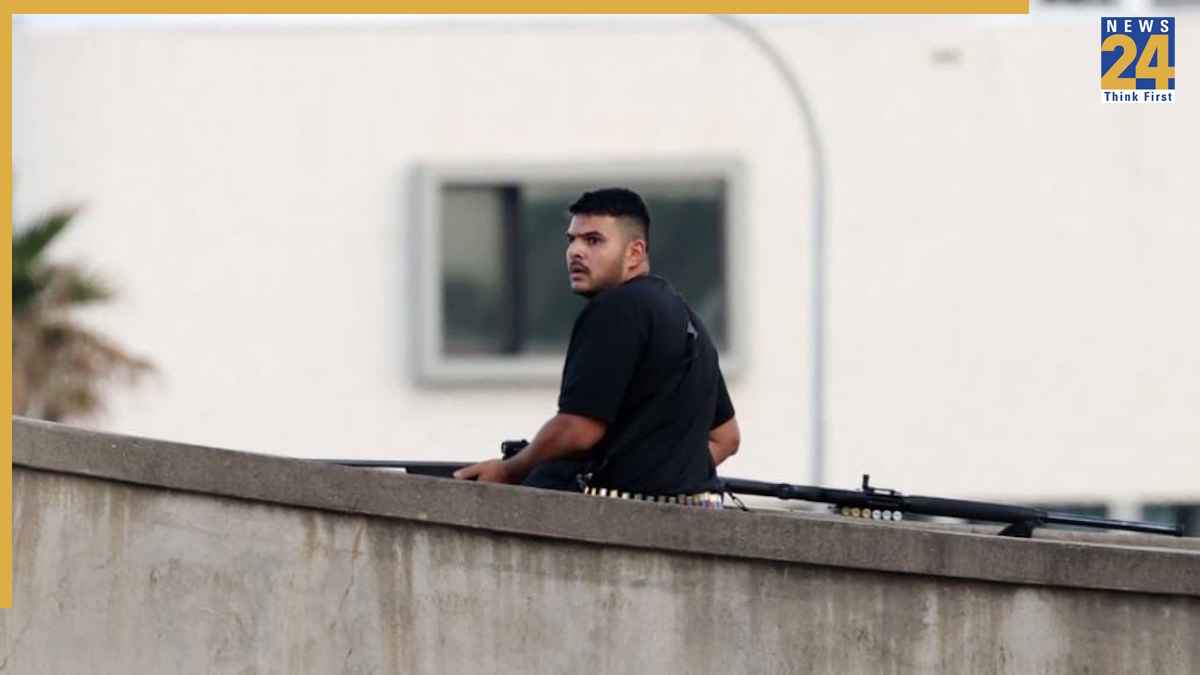 Australia Attack: बॉन्डी बीच के हमलावर की पहली तस्वीर आई सामने, साथ लाया था गोलियों का जखीरा