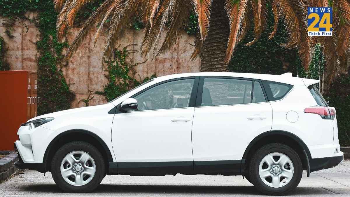 2025 में बदली कार बाजार की तस्वीर, Hyundai को पछाड़ नंबर-2 और नंबर-3 पर रही ये कंपनियां, Vahan डेटा का खुलासा