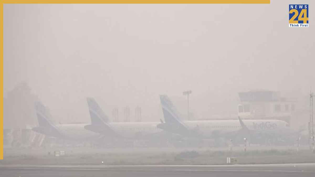 Delhi airport flights cancelled